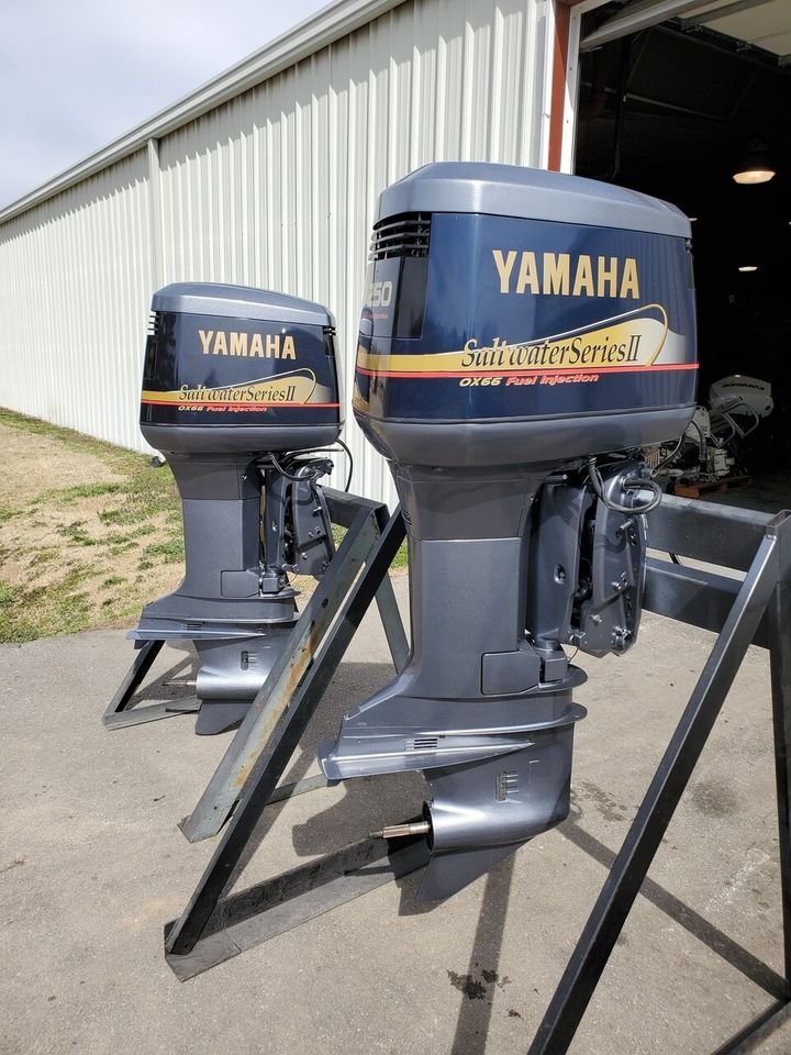 Twin 2001 Yamaha 250 HP Saltwater Series II 6-Cylinder EFI 2-Stroke 25 ...