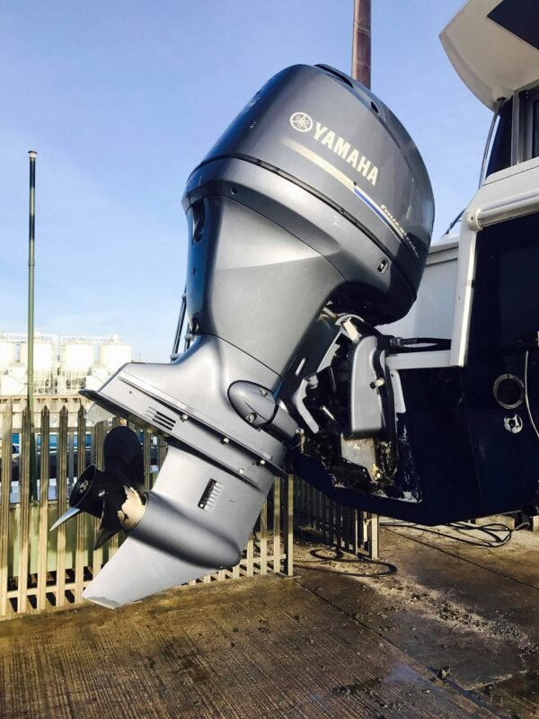 2013 Yamaha F115 HP 4 Cylinder EFI 4 Stroke 25″ (X) Outboard Motor